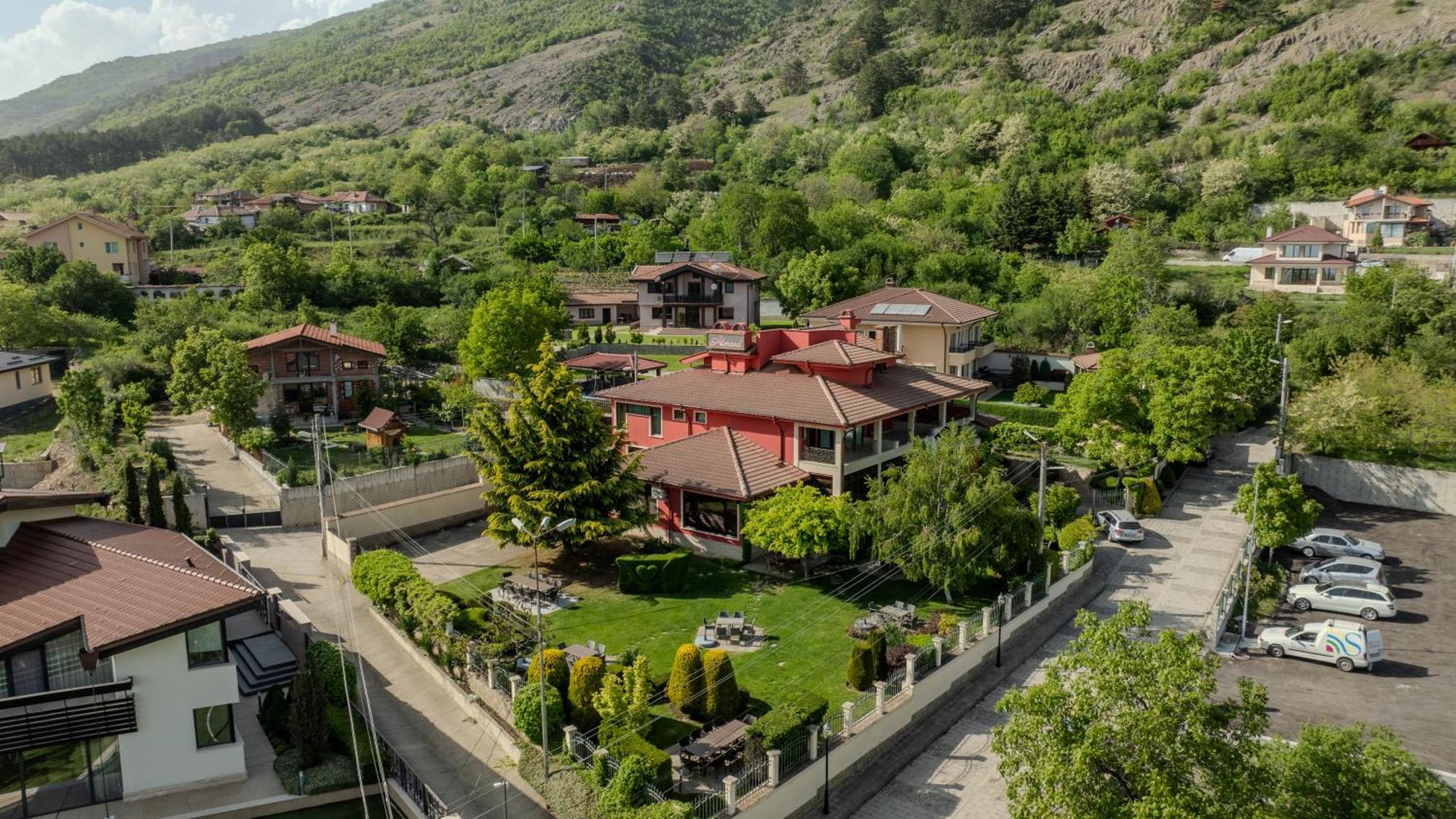 Hotel-Restaurant Almond Karlovo Esterno foto