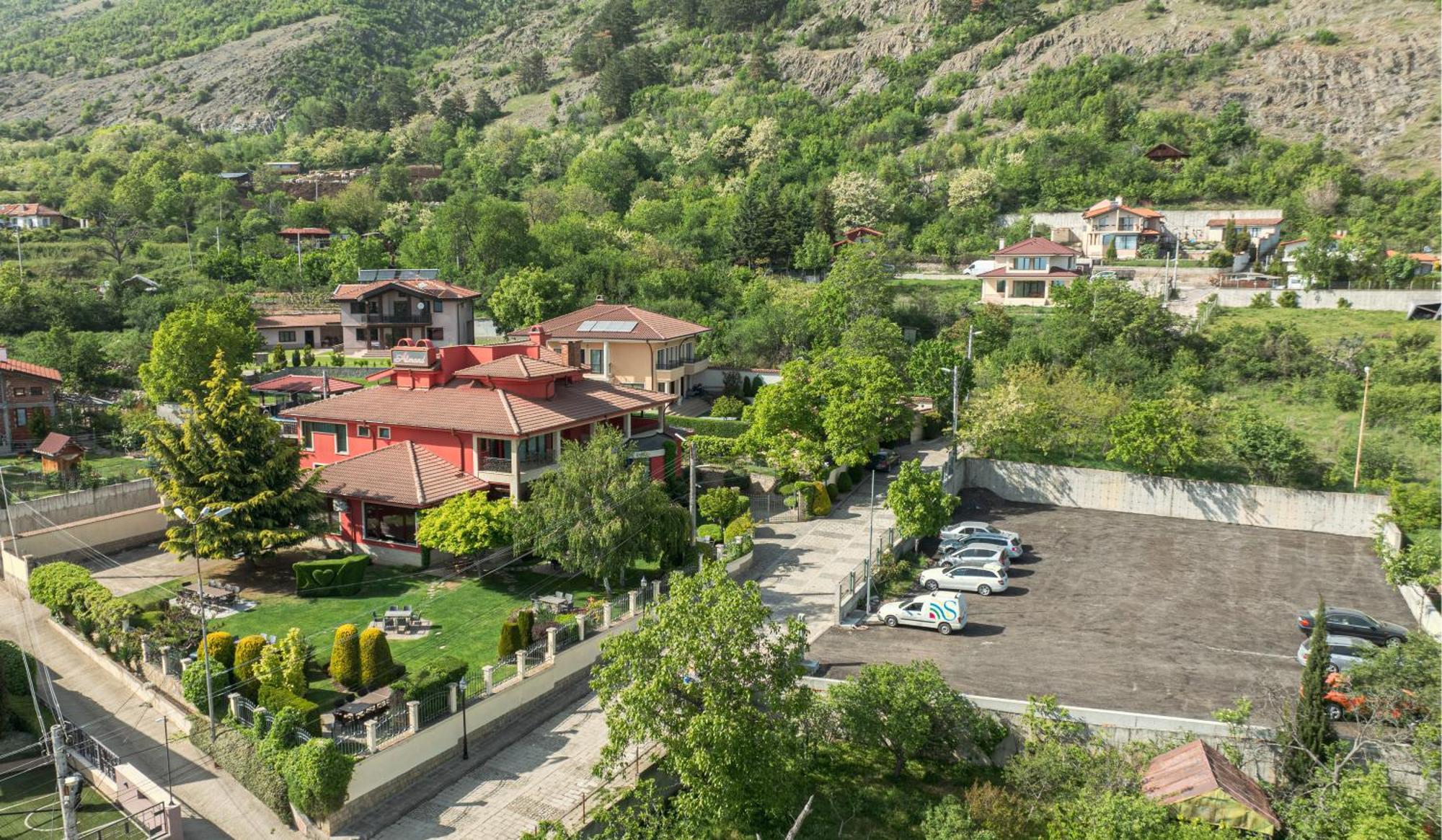 Hotel-Restaurant Almond Karlovo Esterno foto